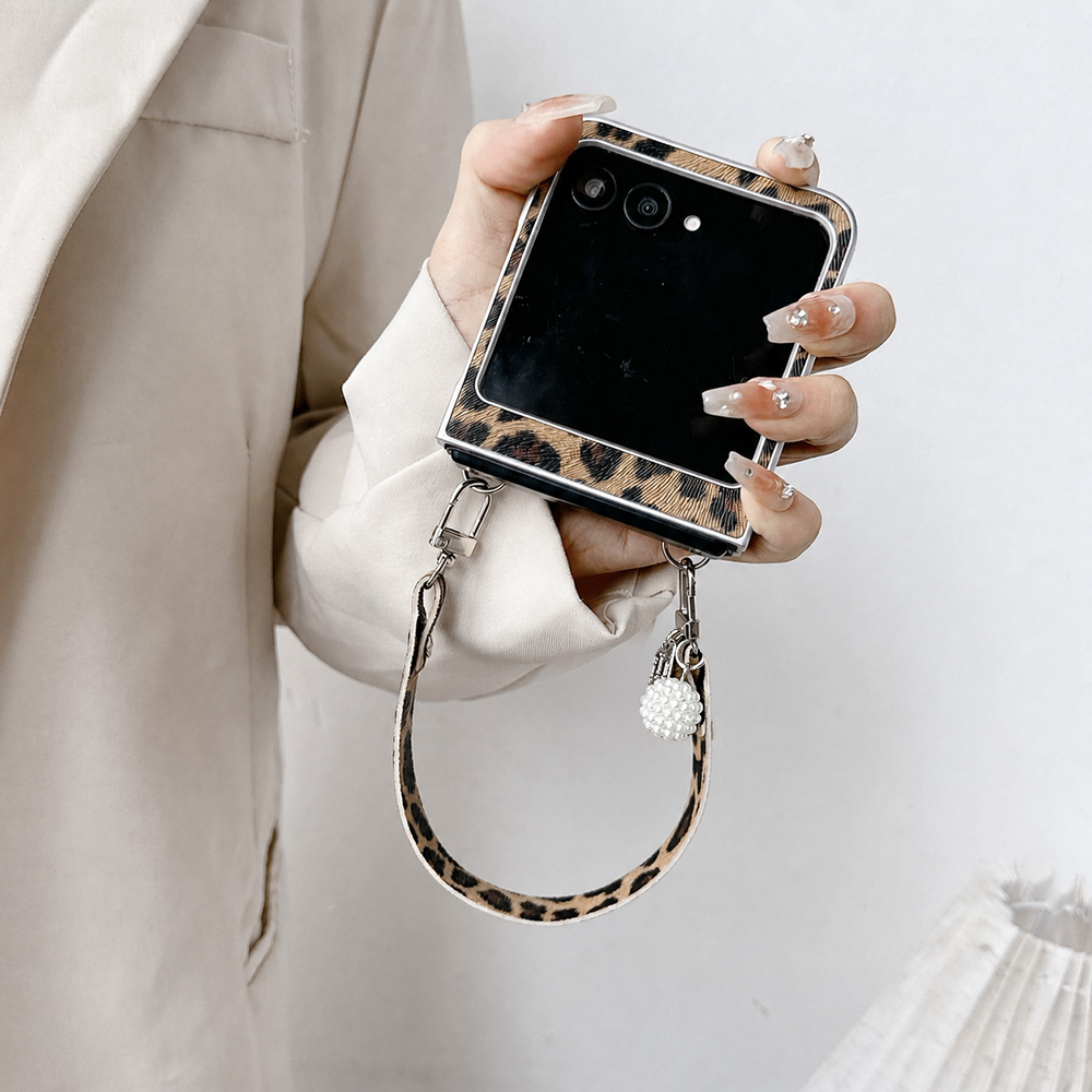 Leopard Print Folding Flip Pho - đánh giá và giá Luxury Lifestyle